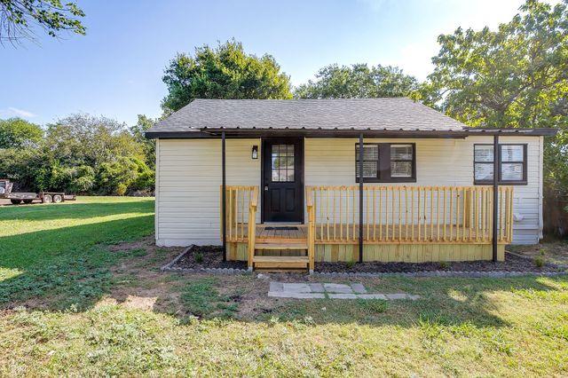 707 Harrel Avenue, Bynum, TX 76631