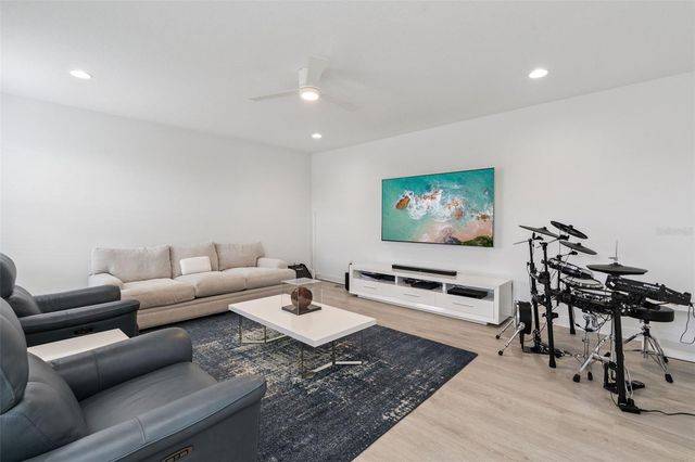 15037 LAKE BESSIE LOOP, Winter Garden, FL 34787