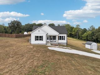 1220 Columbia Rd, Charlotte, TN 37036