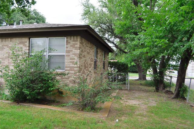 5328 Ira Street N, Haltom City, TX 76117