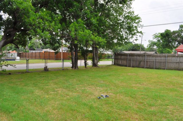5328 Ira Street N, Haltom City, TX 76117