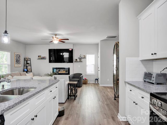 7203 Stoney Wood Lane, Charlotte, NC 28215