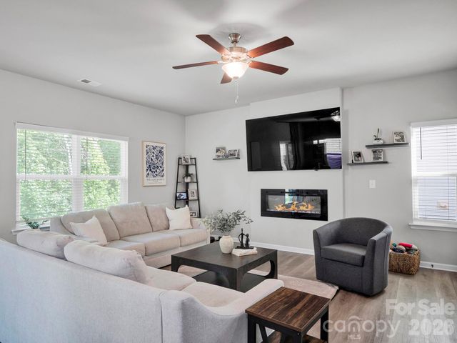 7203 Stoney Wood Lane, Charlotte, NC 28215
