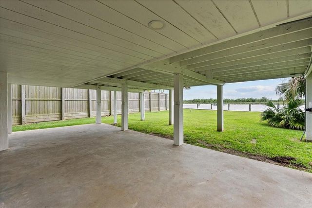 5030 Scenic Drive, Dickinson, TX 77539