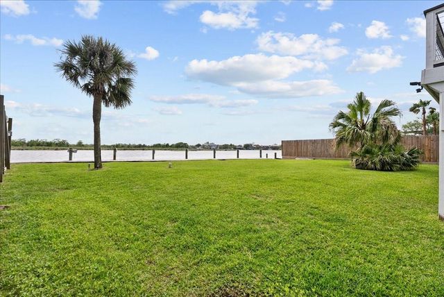 5030 Scenic Drive, Dickinson, TX 77539