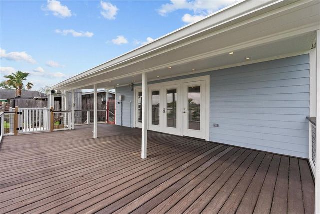 5030 Scenic Drive, Dickinson, TX 77539