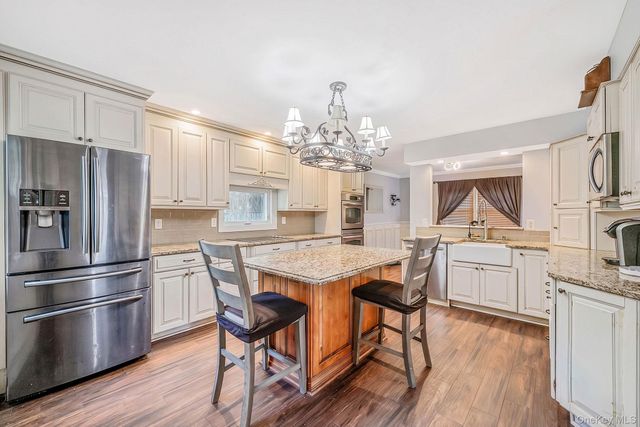 15 Jamar Lane, Lake Ronkonkoma, NY 11779