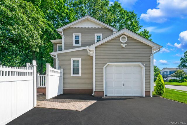 15 Jamar Lane, Lake Ronkonkoma, NY 11779