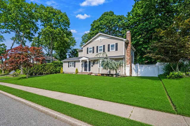 15 Jamar Lane, Lake Ronkonkoma, NY 11779