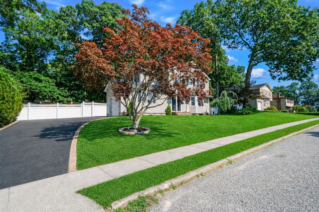 15 Jamar Lane, Lake Ronkonkoma, NY 11779