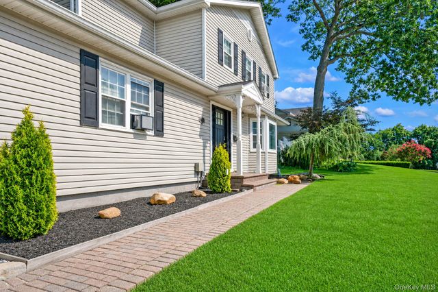 15 Jamar Lane, Lake Ronkonkoma, NY 11779