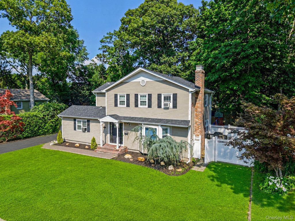 15 Jamar Lane, Lake Ronkonkoma, NY 11779