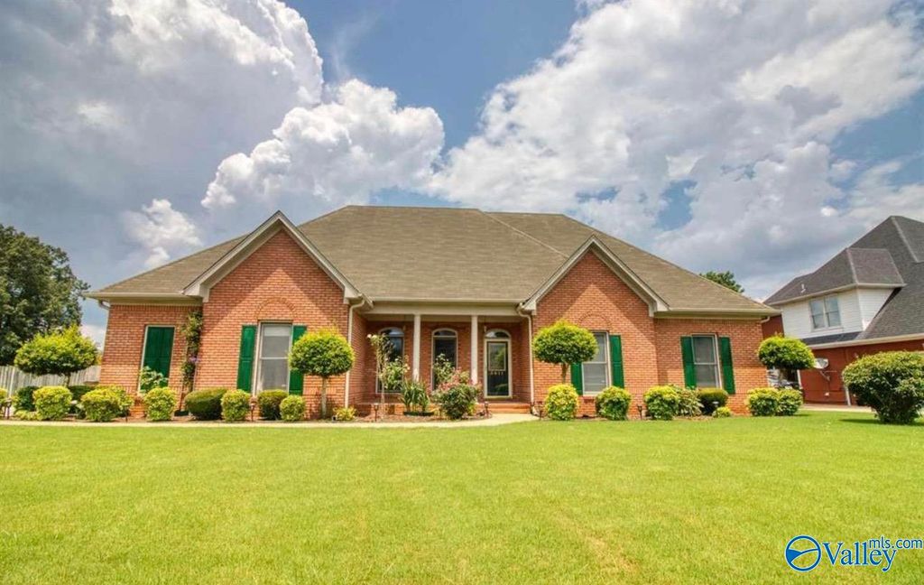3011 Lenox Drive, Decatur, AL 35603
