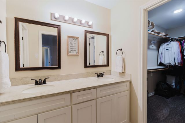 404 Avenue E, Ennis, TX 75119