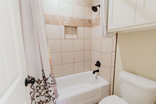 404 Avenue E, Ennis, TX 75119