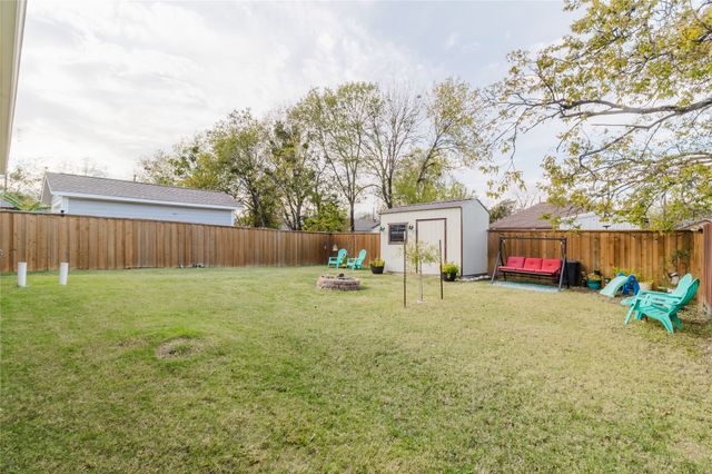 404 Avenue E, Ennis, TX 75119