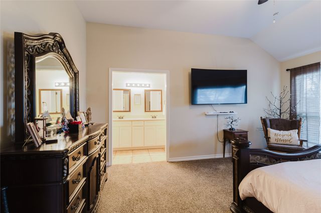 404 Avenue E, Ennis, TX 75119