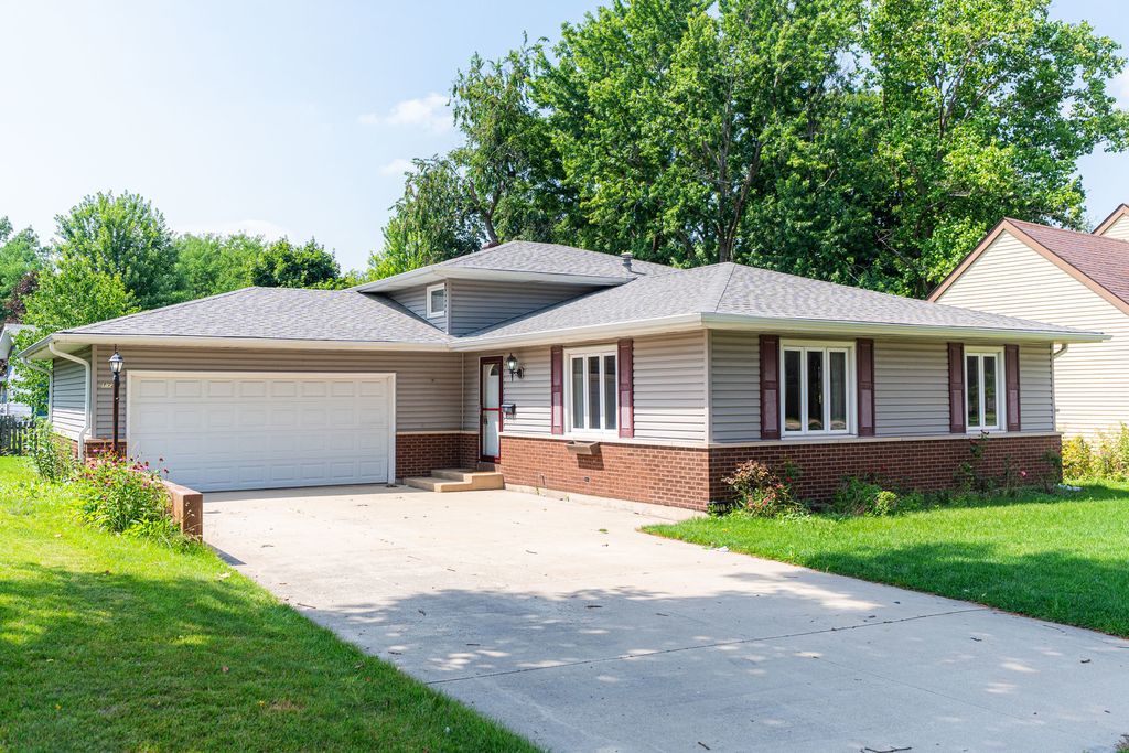 1721 N 1st Street, Dekalb, IL 60115