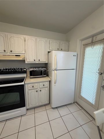 1330 NW 43rd Ave 304, Lauderhill, FL 33313