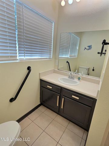 1705 Seagull Avenue, Ocean Springs, MS 39564