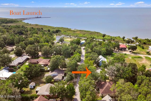 1705 Seagull Avenue, Ocean Springs, MS 39564