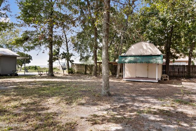 1705 Seagull Avenue, Ocean Springs, MS 39564