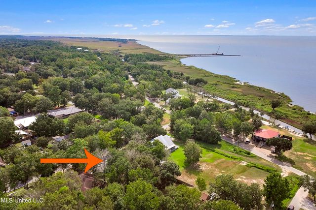 1705 Seagull Avenue, Ocean Springs, MS 39564