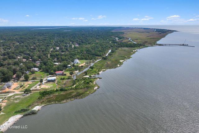 1705 Seagull Avenue, Ocean Springs, MS 39564