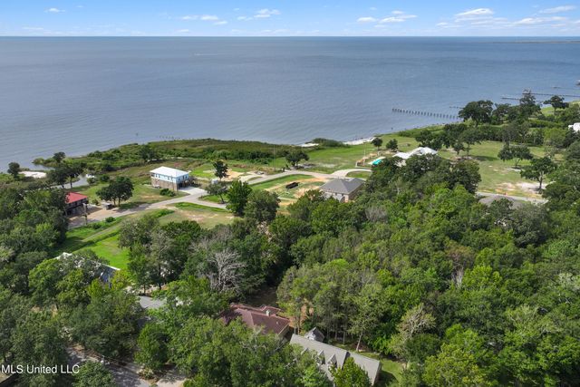 1705 Seagull Avenue, Ocean Springs, MS 39564