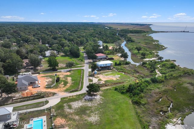 1705 Seagull Avenue, Ocean Springs, MS 39564