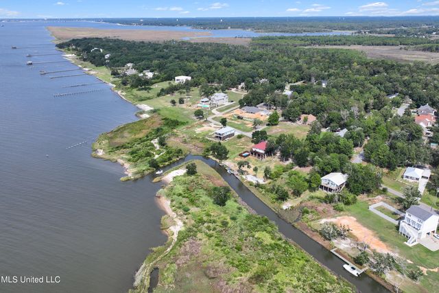 1705 Seagull Avenue, Ocean Springs, MS 39564
