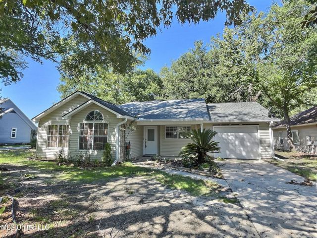 1705 Seagull Avenue, Ocean Springs, MS 39564