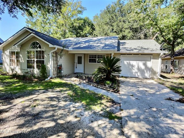 1705 Seagull Avenue, Ocean Springs, MS 39564