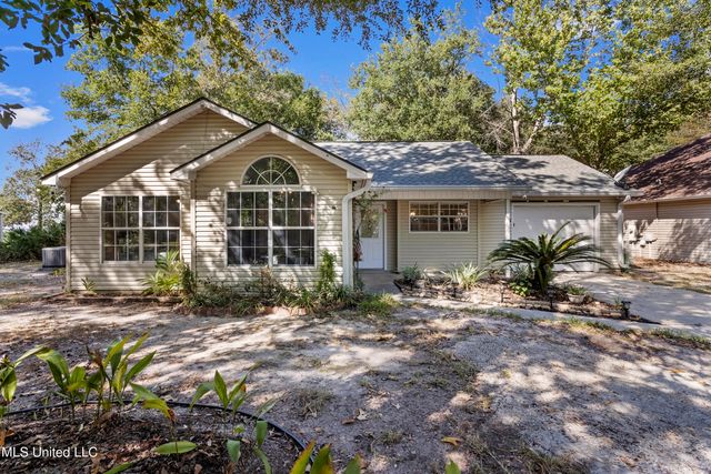 1705 Seagull Avenue, Ocean Springs, MS 39564