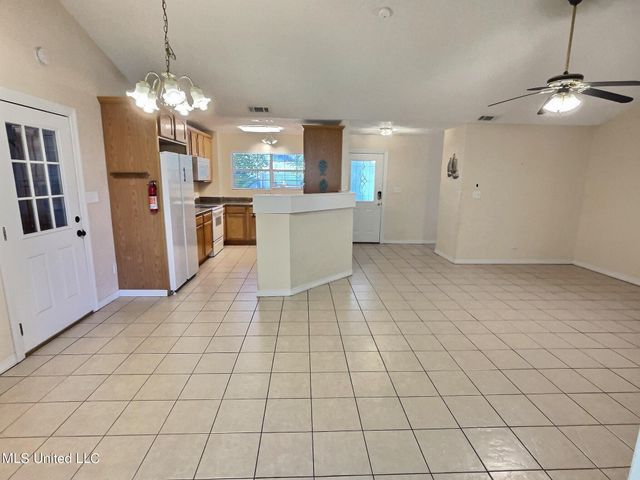 1705 Seagull Avenue, Ocean Springs, MS 39564