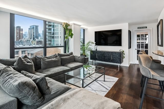 1030 N STATE Street 2GH, Chicago, IL 60610