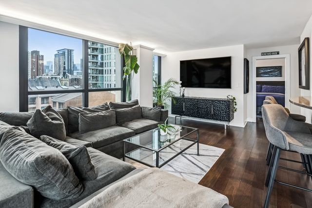 1030 N STATE Street 2GH, Chicago, IL 60610