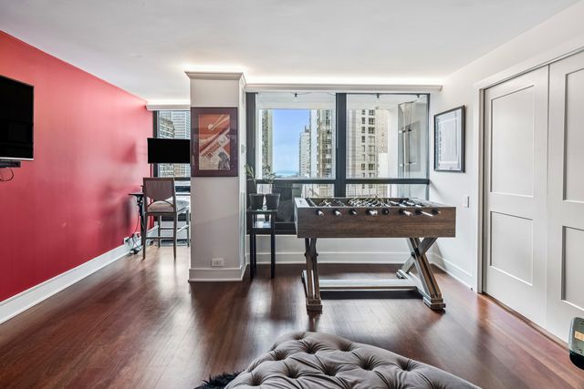 1030 N STATE Street 2GH, Chicago, IL 60610