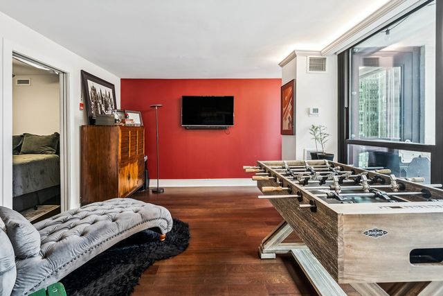 1030 N STATE Street 2GH, Chicago, IL 60610