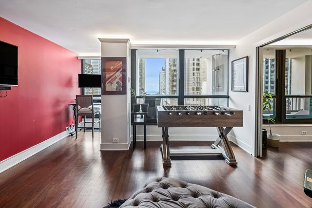 1030 N STATE Street 2GH, Chicago, IL 60610