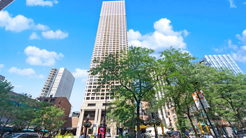 1030 N STATE Street 2GH, Chicago, IL 60610