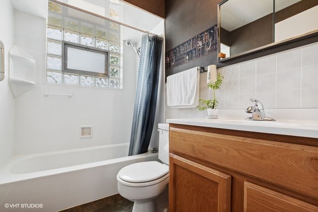 5536 W 99th Place, Oak Lawn, IL 60453