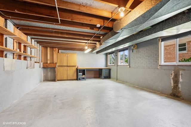 5536 W 99th Place, Oak Lawn, IL 60453