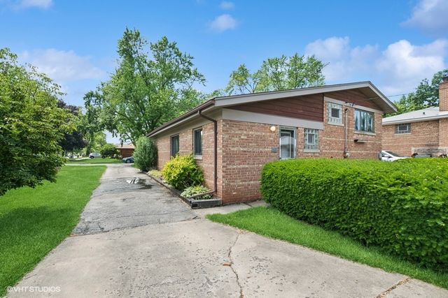 5536 W 99th Place, Oak Lawn, IL 60453