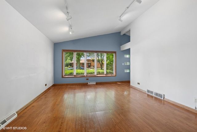 5536 W 99th Place, Oak Lawn, IL 60453