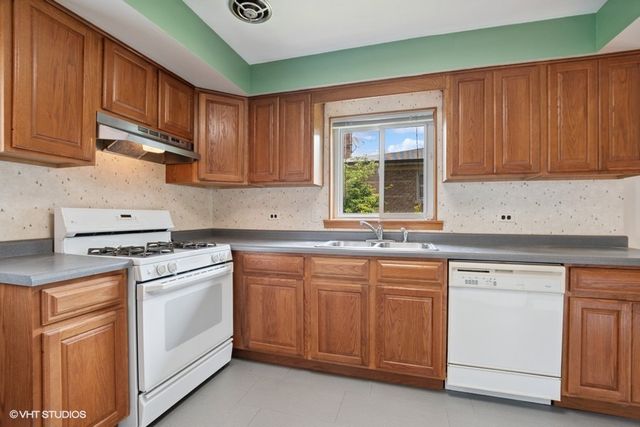 5536 W 99th Place, Oak Lawn, IL 60453