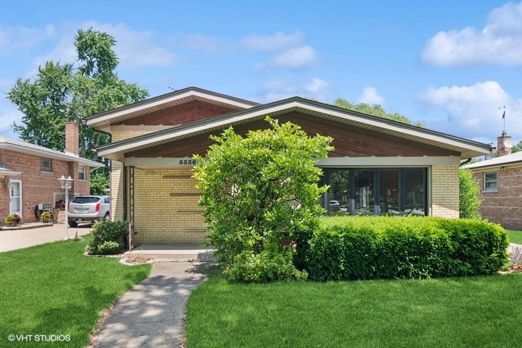 5536 W 99th Place, Oak Lawn, IL 60453
