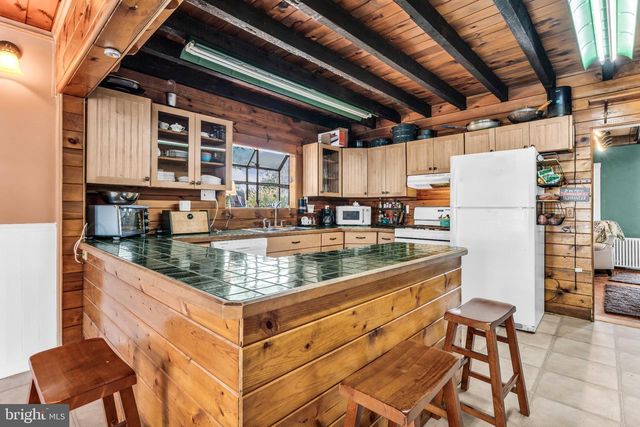 836 BEACH AVE, Beachwood, NJ 08722