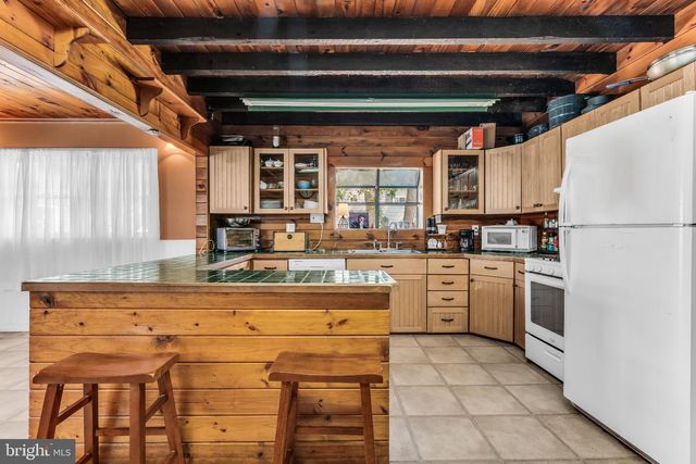 836 BEACH AVE, Beachwood, NJ 08722