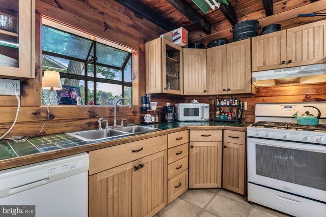 836 BEACH AVE, Beachwood, NJ 08722